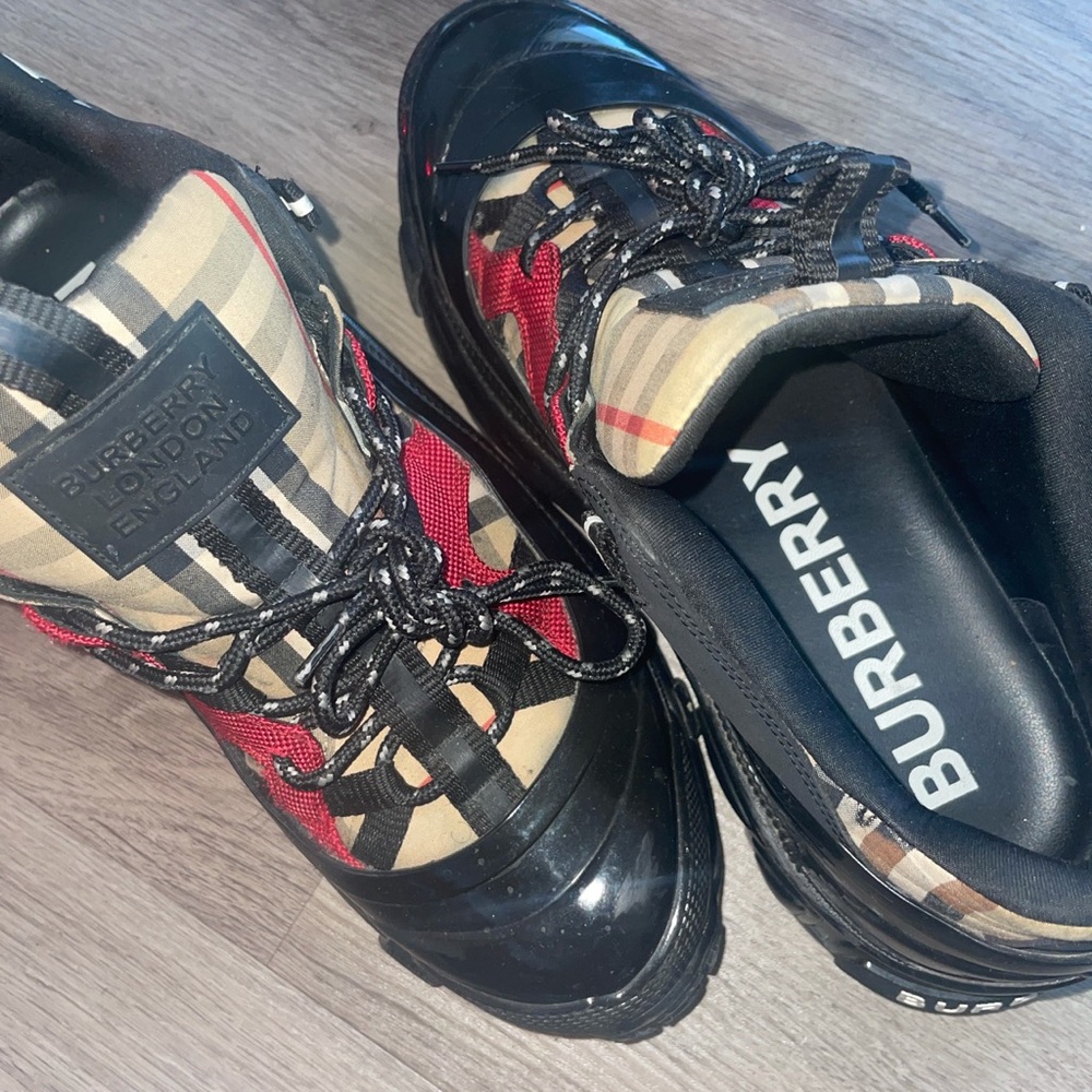 Burberry Sneakers - Picture 2 of 4